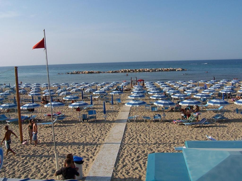 Hotel Meridiano Termoli Exterior foto